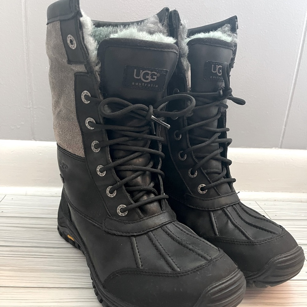 UGG WOMEN'S BLACK ADIRONDACK II WINTER BOOTS - ROUND TOE